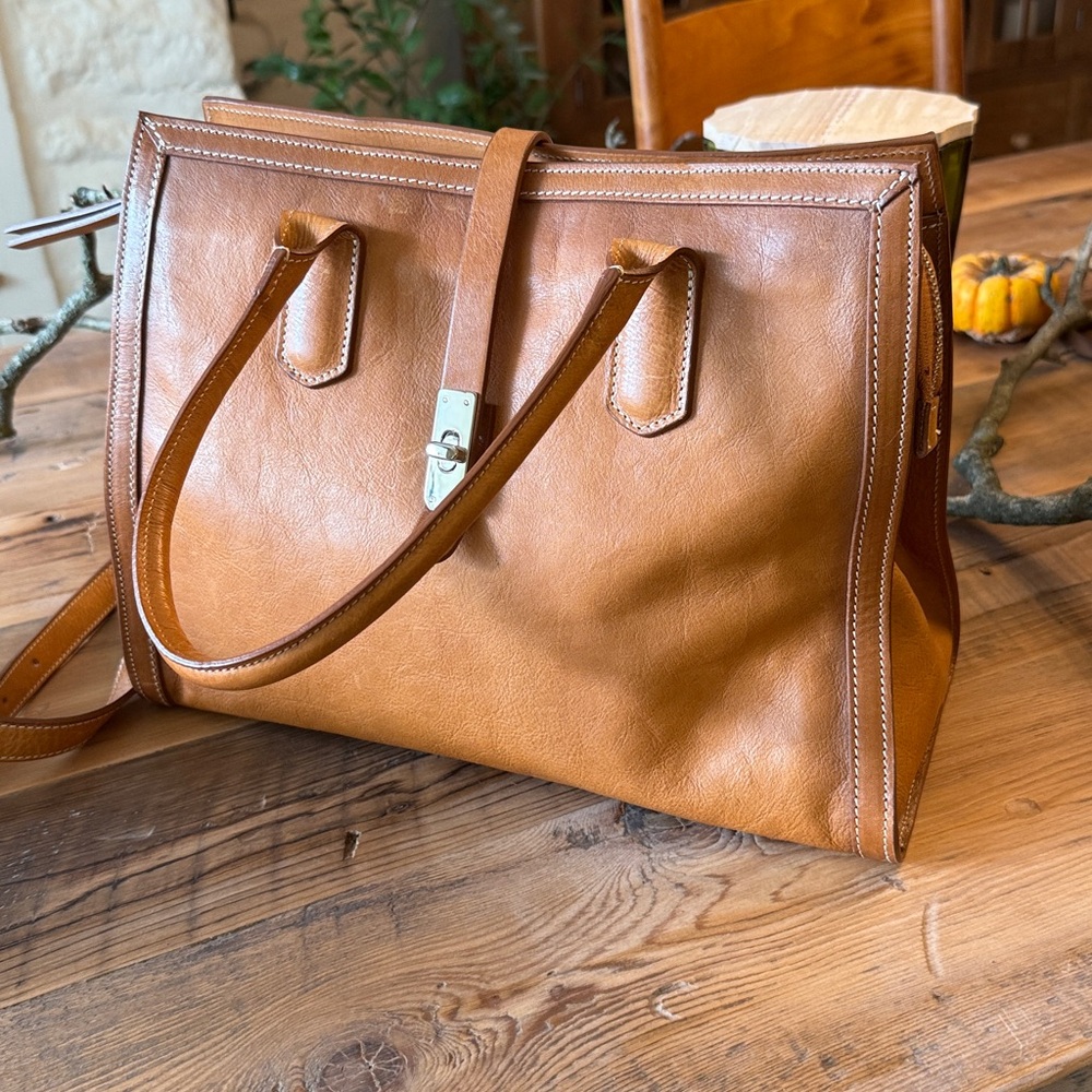 Elegant Brown Leather Shoulder Bag